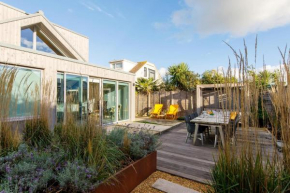 Insta-worthy 4br designer house 5 min to the beach
